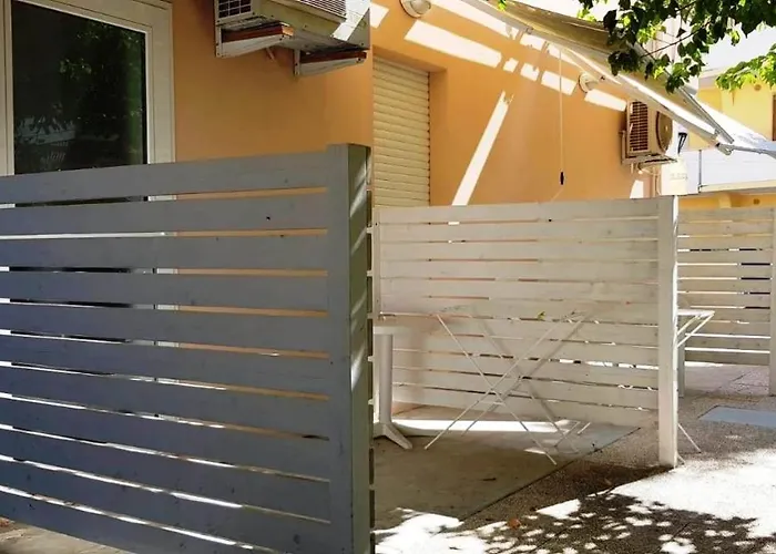 Dependance Lisa Szálloda Pineto